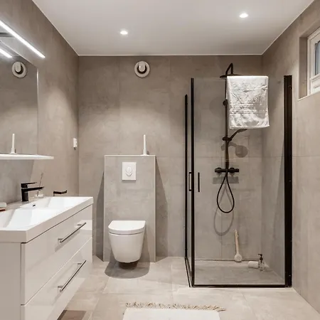 Dinbnb I 1898 Building With 95 Sqm Of Luxury I 2x Workspace *